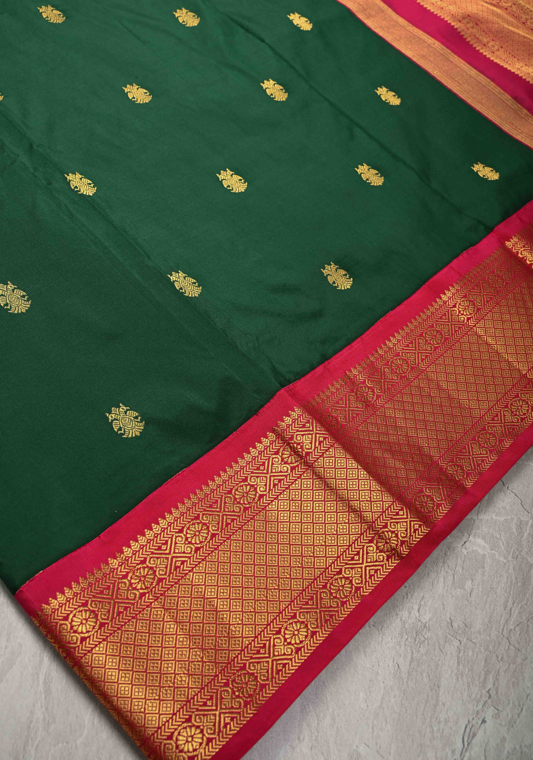 Emerald Green color 9 Yards Madisaar Pure Silk Saree with Zari Buttas and Contrast Zari Border | SILK MARK CERTIFIED