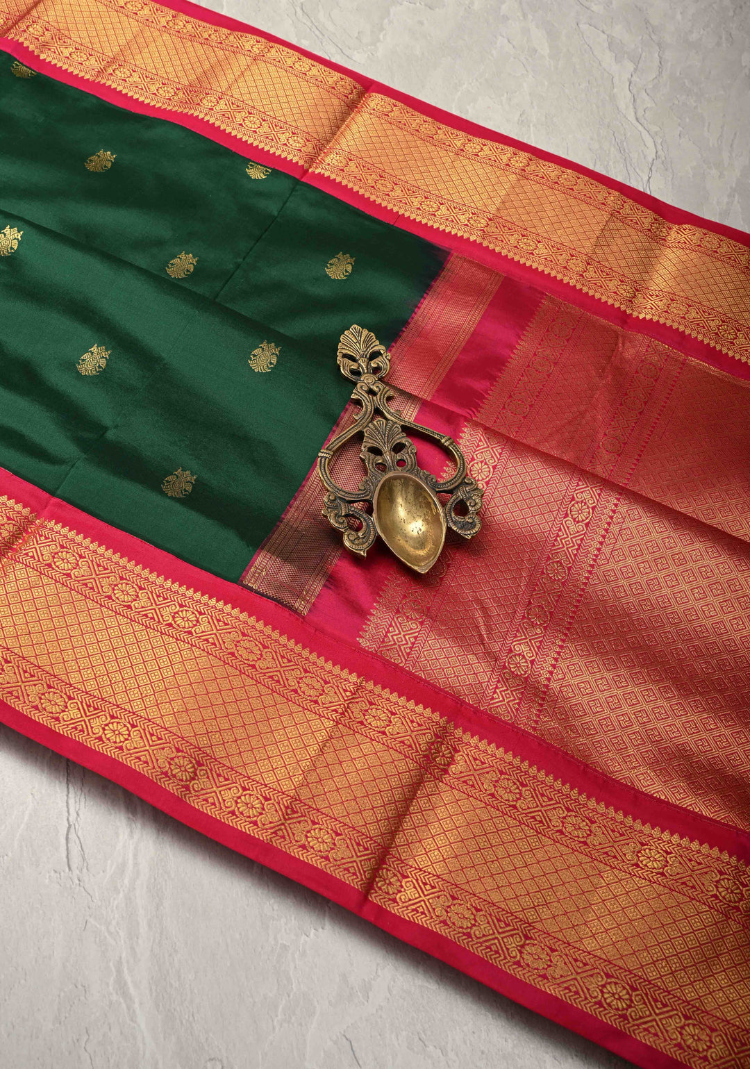 Emerald Green color 9 Yards Madisaar Pure Silk Saree with Zari Buttas and Contrast Zari Border | SILK MARK CERTIFIED