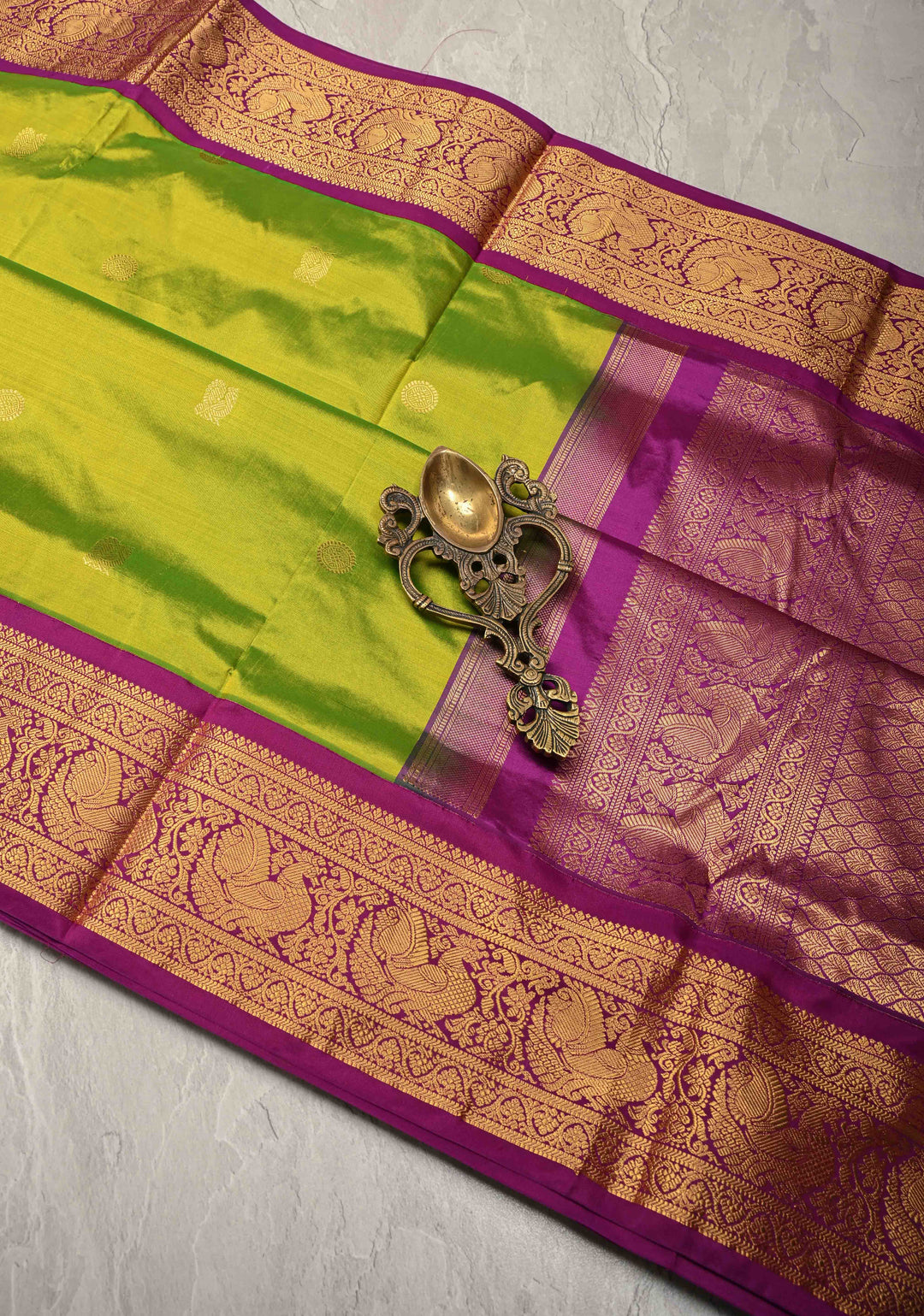 Green Dual Tone 9 Yards Madisaar Pure Silk Saree with Zari Buttas and Contrast Zari Border | SILK MARK CERTIFIED