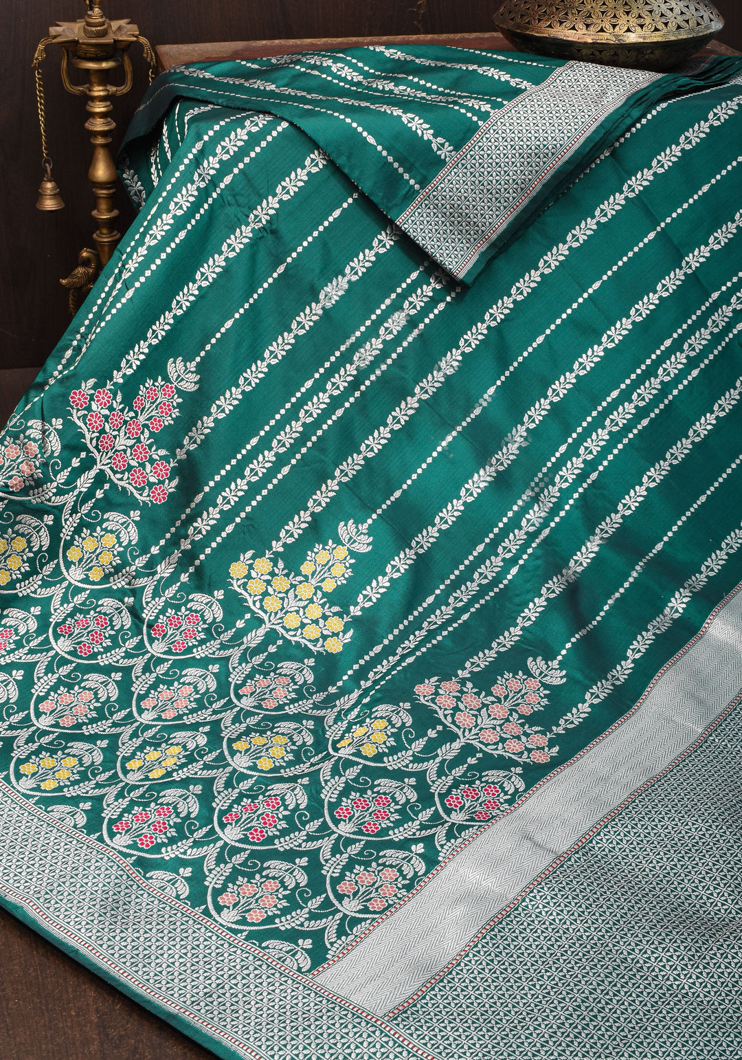 Exquisite Chandelier Design Grand kadhuwa Meenakari Banarasi Silk Saree in Rama Green| SILK MARK CERTIFIED
