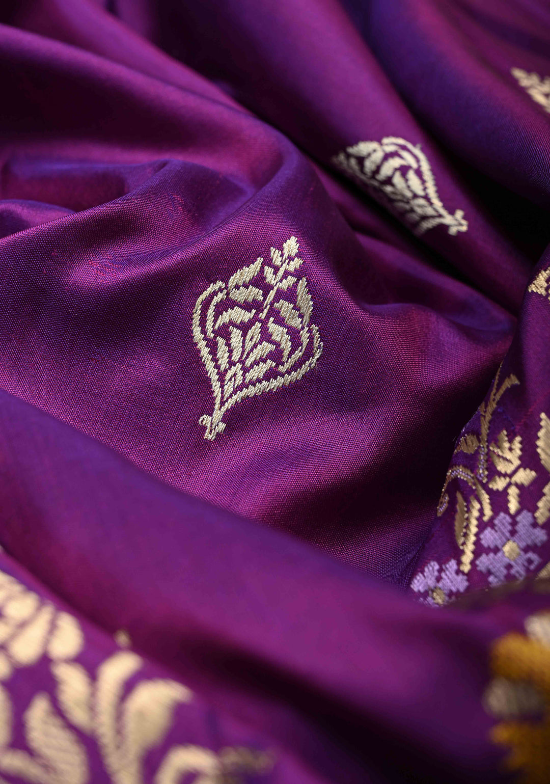 Purple Dual Tone Pure Banarasi katan silk saree with Kadhuwa Jungla Meenakari Sona Rupa Buttas and Scallop Border |SILK MARK CERTIFIED