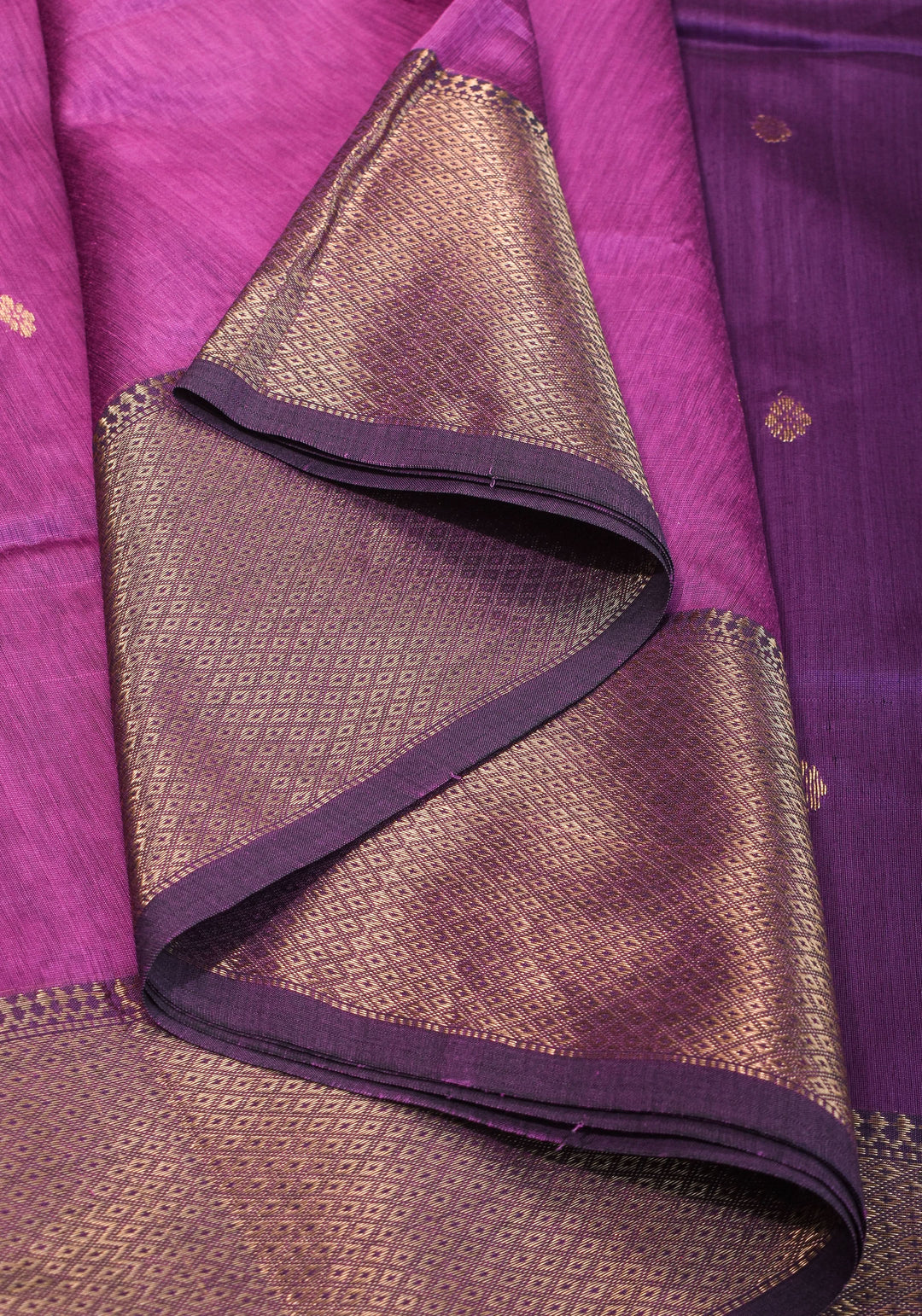 Handwoven Maheshwari Silk Cotton Saree in Lilac with zari borders