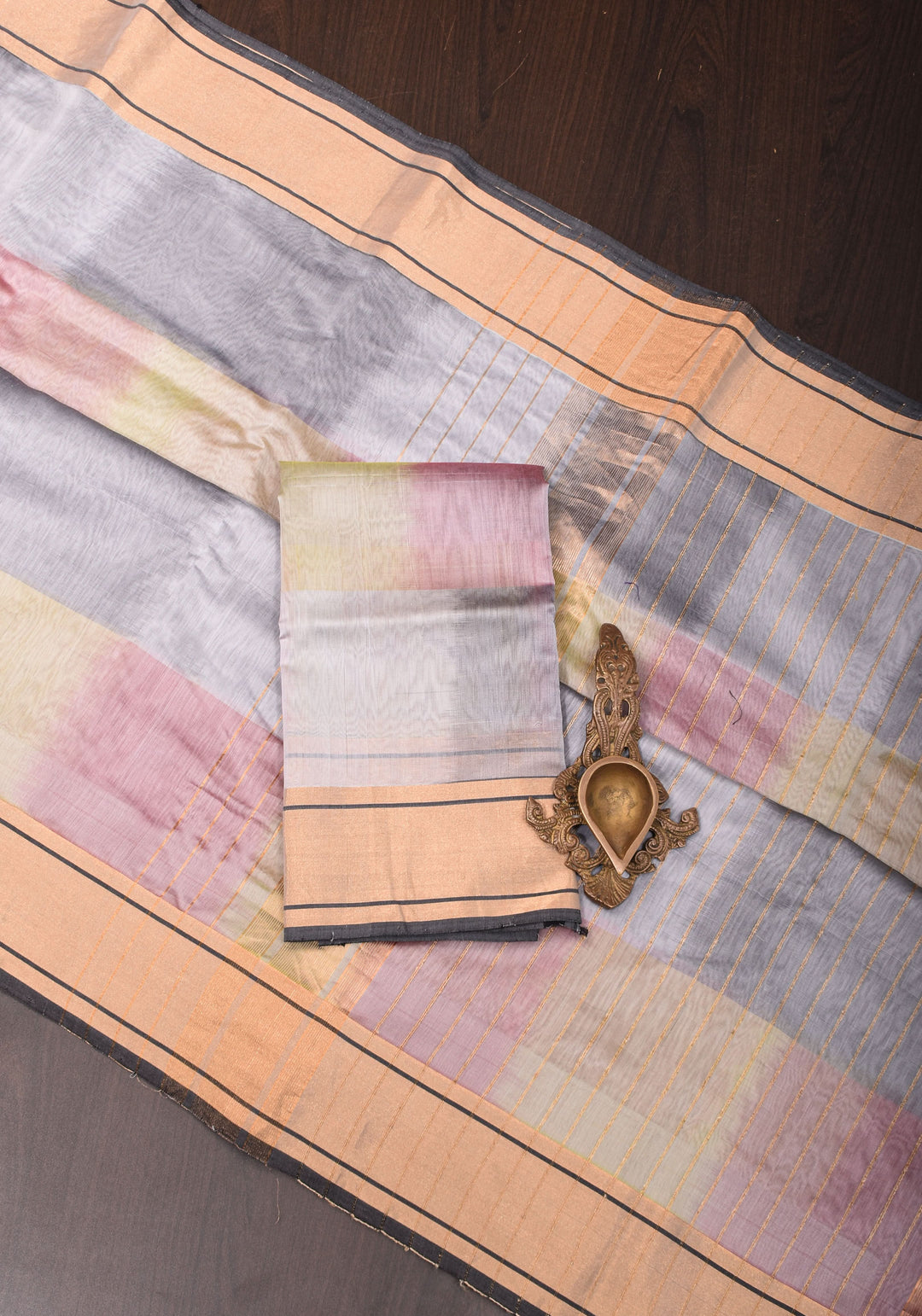 Handwoven  Maheshwari Silk Cotton Saree in Grey with Ombre weave and long handmade tassels