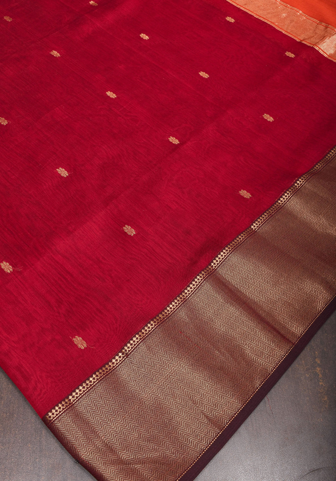 Maroon tone Handwoven Maheshwari Silk Cotton Saree with zari borders and contrast pallu