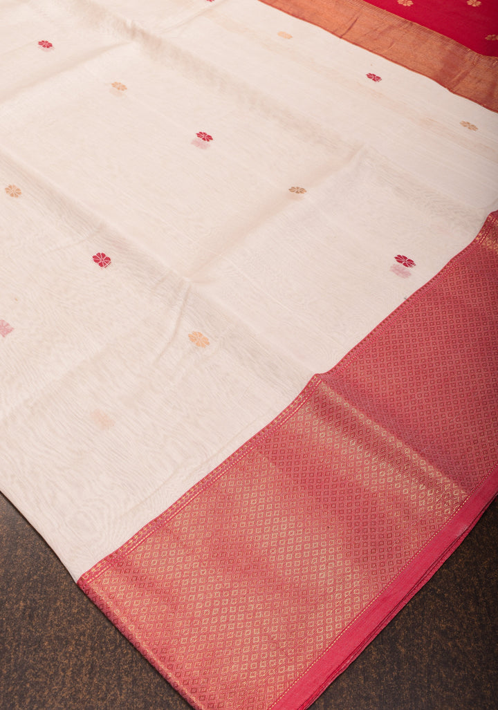 Off White Handwoven Maheshwari Silk Cotton Saree with Zari Border and Contrast Pallu