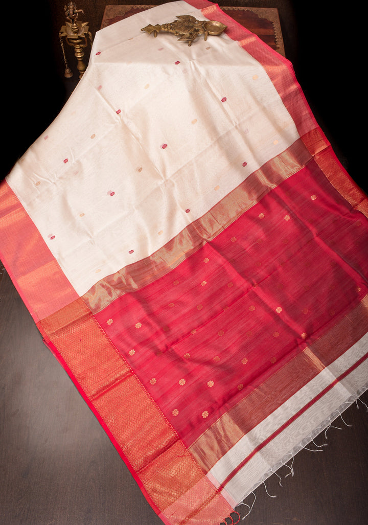 Off White Handwoven Maheshwari Silk Cotton Saree with Zari Border and Contrast Pallu
