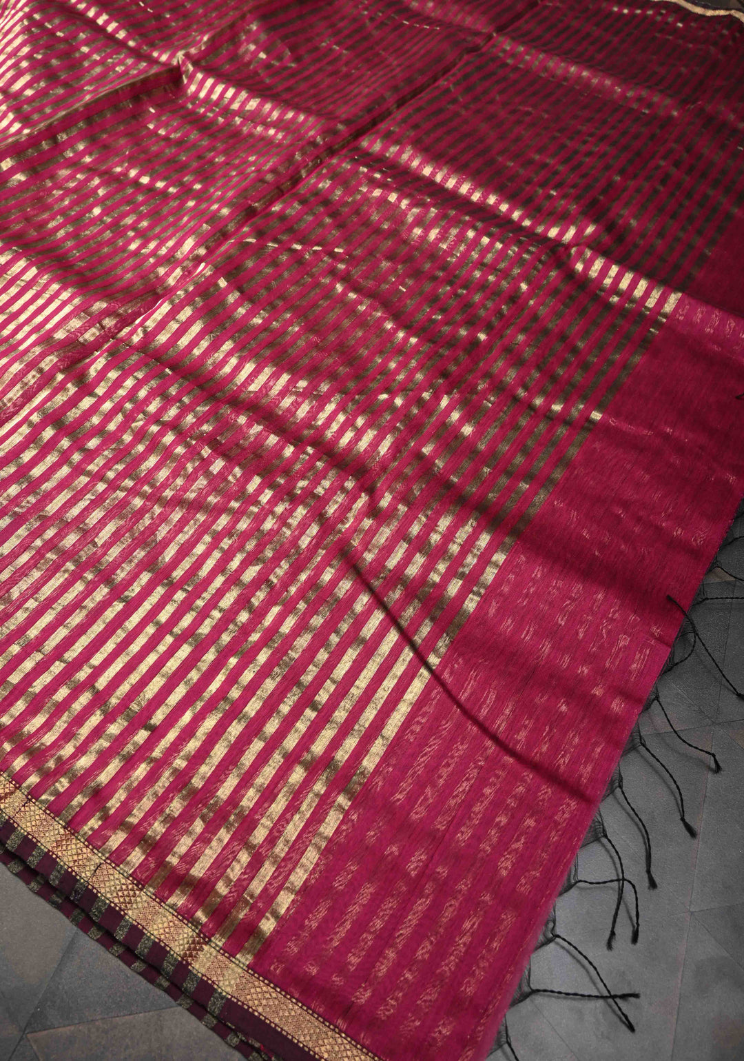 Magenta Handwoven Vertical Zari Stripes Maheshwari Silk Cotton Saree