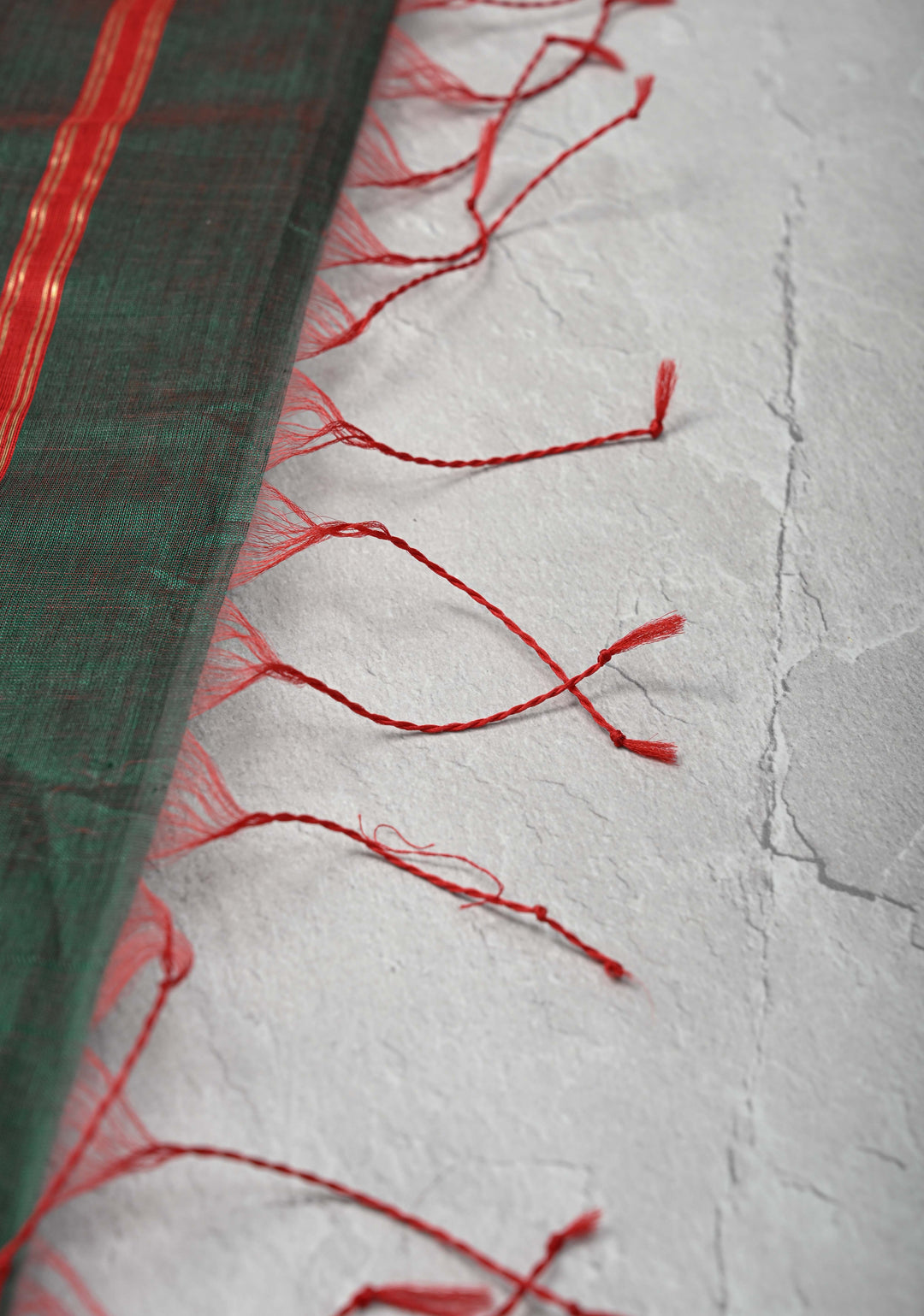 Green Dual tone Handwoven Maheshwari Silk Cotton Saree with Muted Stripes and Zari Borders