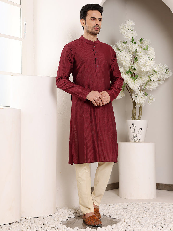 Men's Long Sleeve Mandarin Collar Maroon Straight Viscose Silk kurta with Textured Effect | SHOBITAM