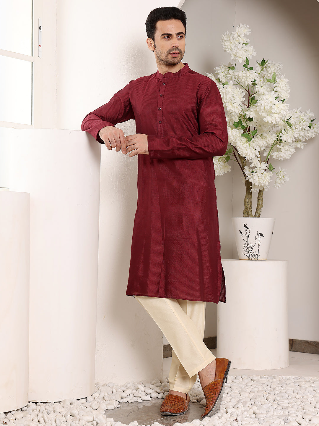 Men's Long Sleeve Mandarin Collar Maroon Straight Viscose Silk kurta with Textured Effect | SHOBITAM