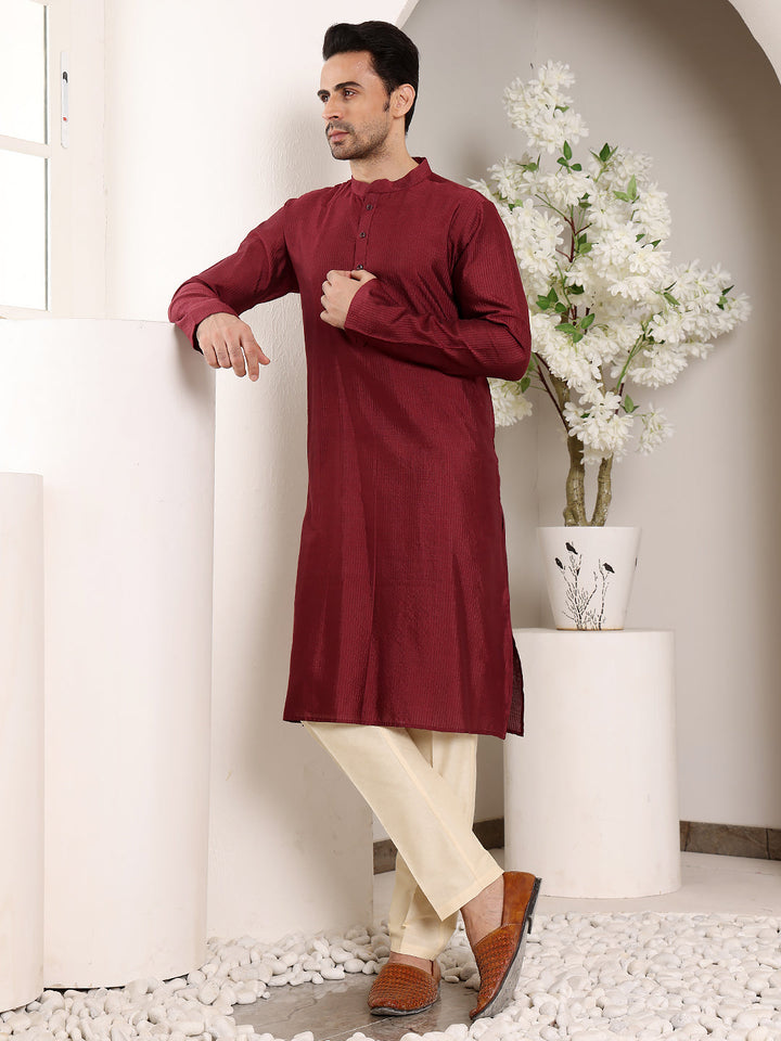 Men's Long Sleeve Mandarin Collar Maroon Straight Viscose Silk kurta with Textured Effect | SHOBITAM