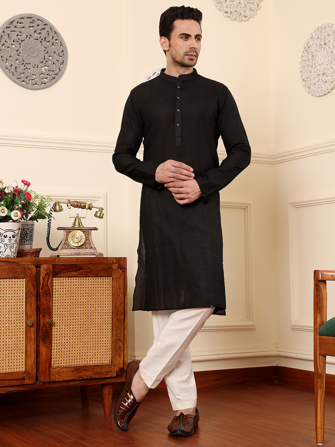 Men's Long Sleeve Mandarin Collar Black Straight Viscose Silk kurta with Textured Effect  | SHOBITAM