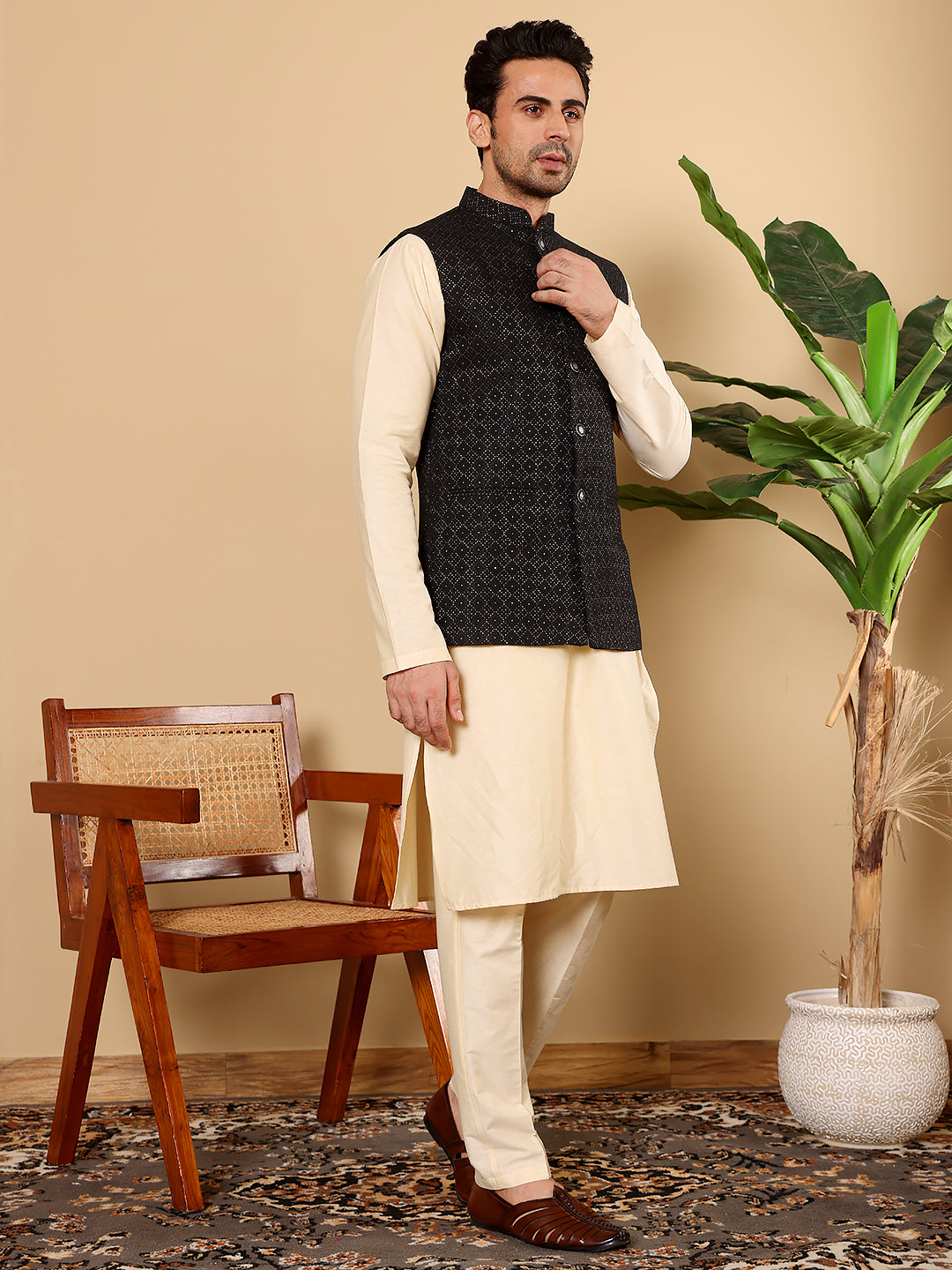 Men's Full Sleeve Cream Kurta Pyjama & Black Embroidered Nehru Jacket | SHOBITAM