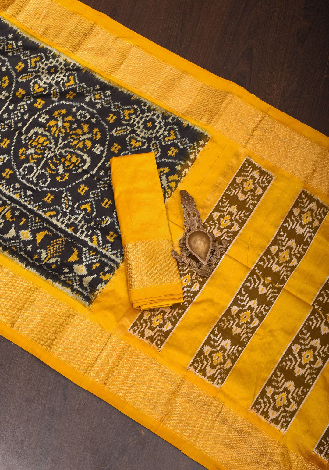 Black Exquisite Ikkat Handwoven Pure Pochampally Silk Saree | SILK MARK CERTIFIED