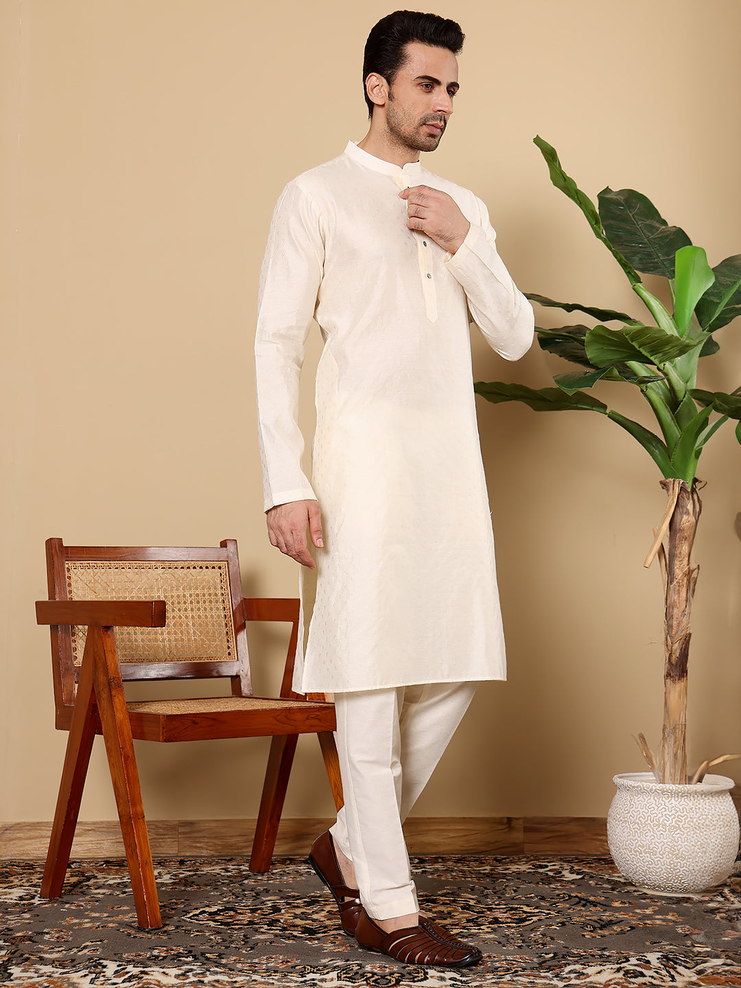 Men's Long Sleeve Mandarin Collar Off White Straight Viscose Silk kurta with Textured Effect | SHOBITAM