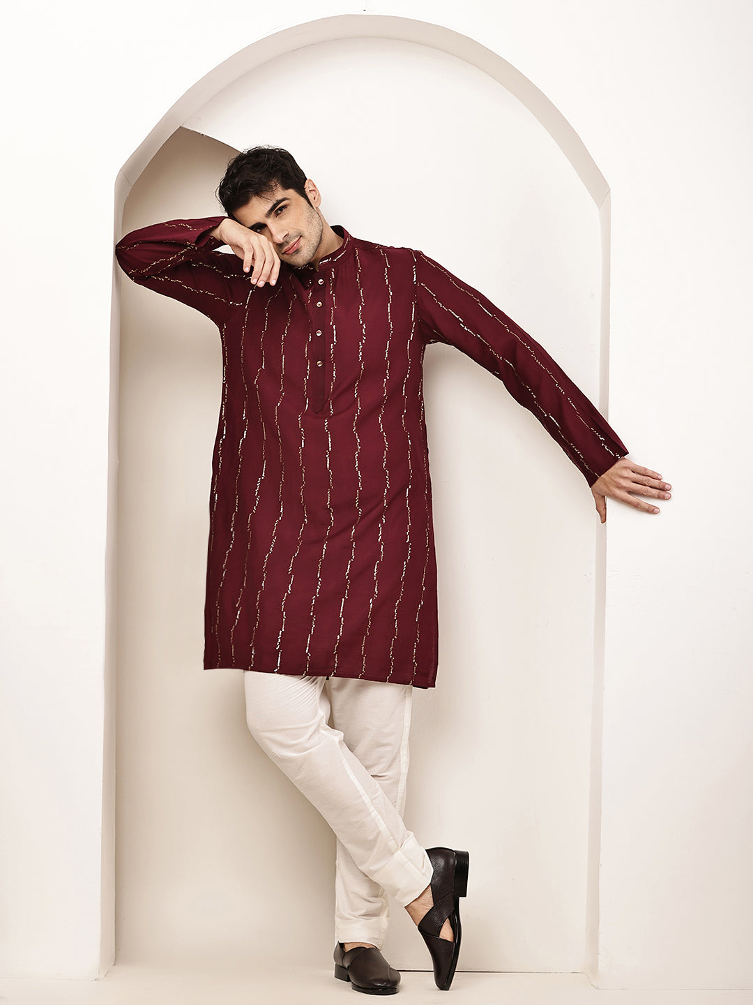 Men’s Onyx Maroon Textured Threadwork Kurta Pyjama Set | SHOBITAM