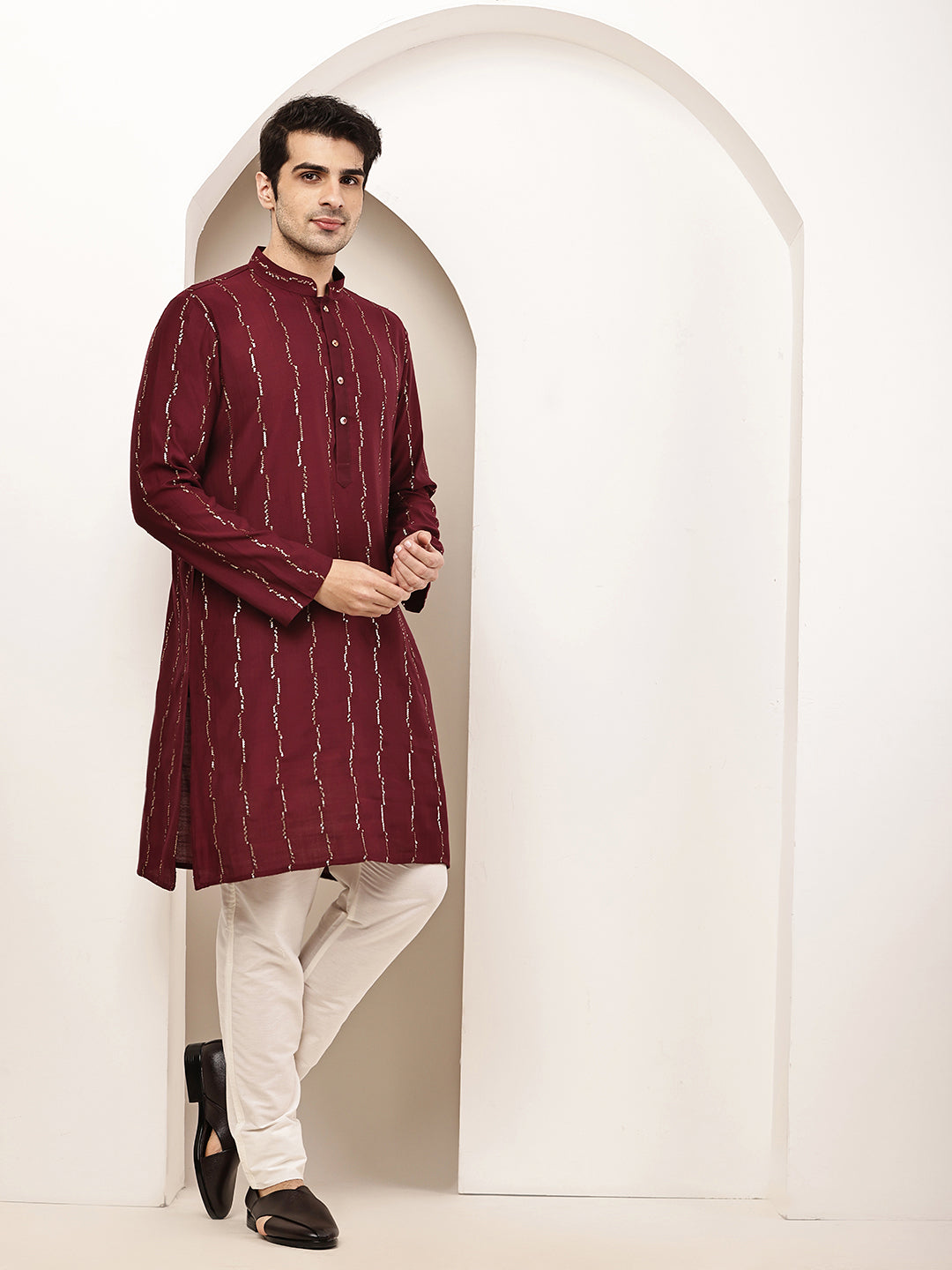 Viscose Men’s Onyx Maroon Textured Threadwork Kurta | SHOBITAM