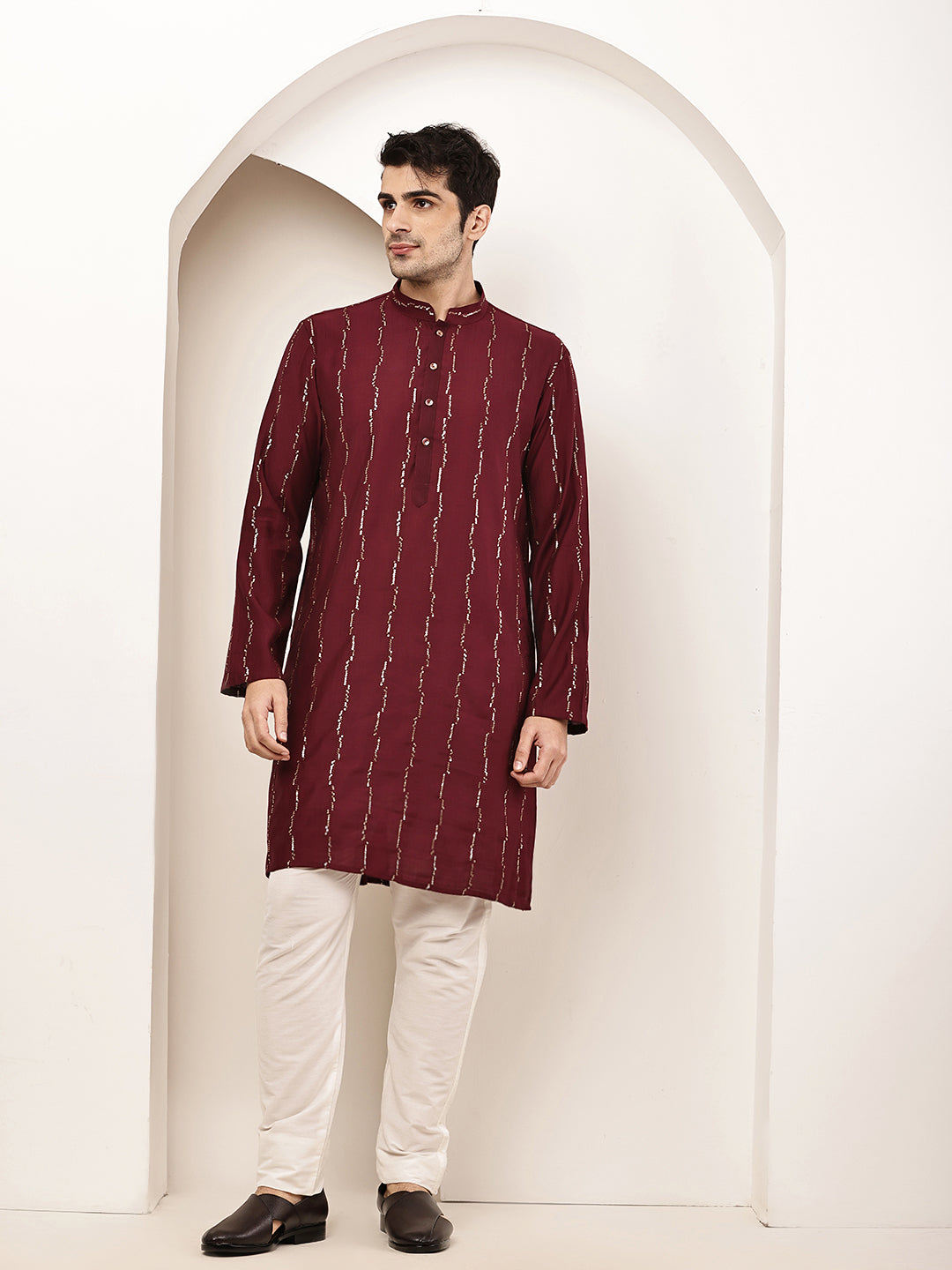 Viscose Men’s Onyx Maroon Textured Threadwork Kurta | SHOBITAM