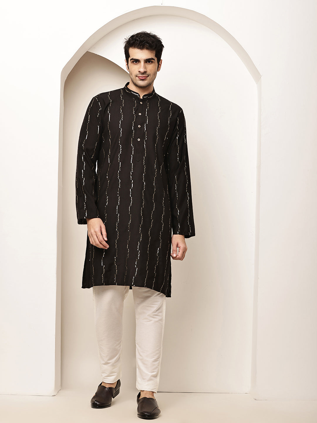 Men’s Onyx Black Textured Threadwork Kurta Pyjama Set | SHOBITAM