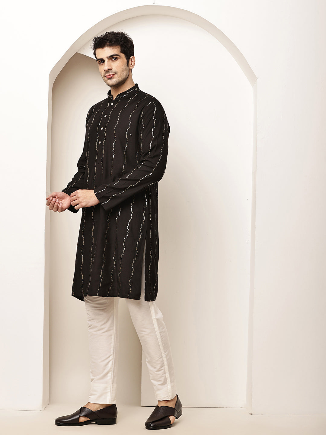 Viscose Men’s Onyx Black Textured Threadwork Kurta | SHOBITAM