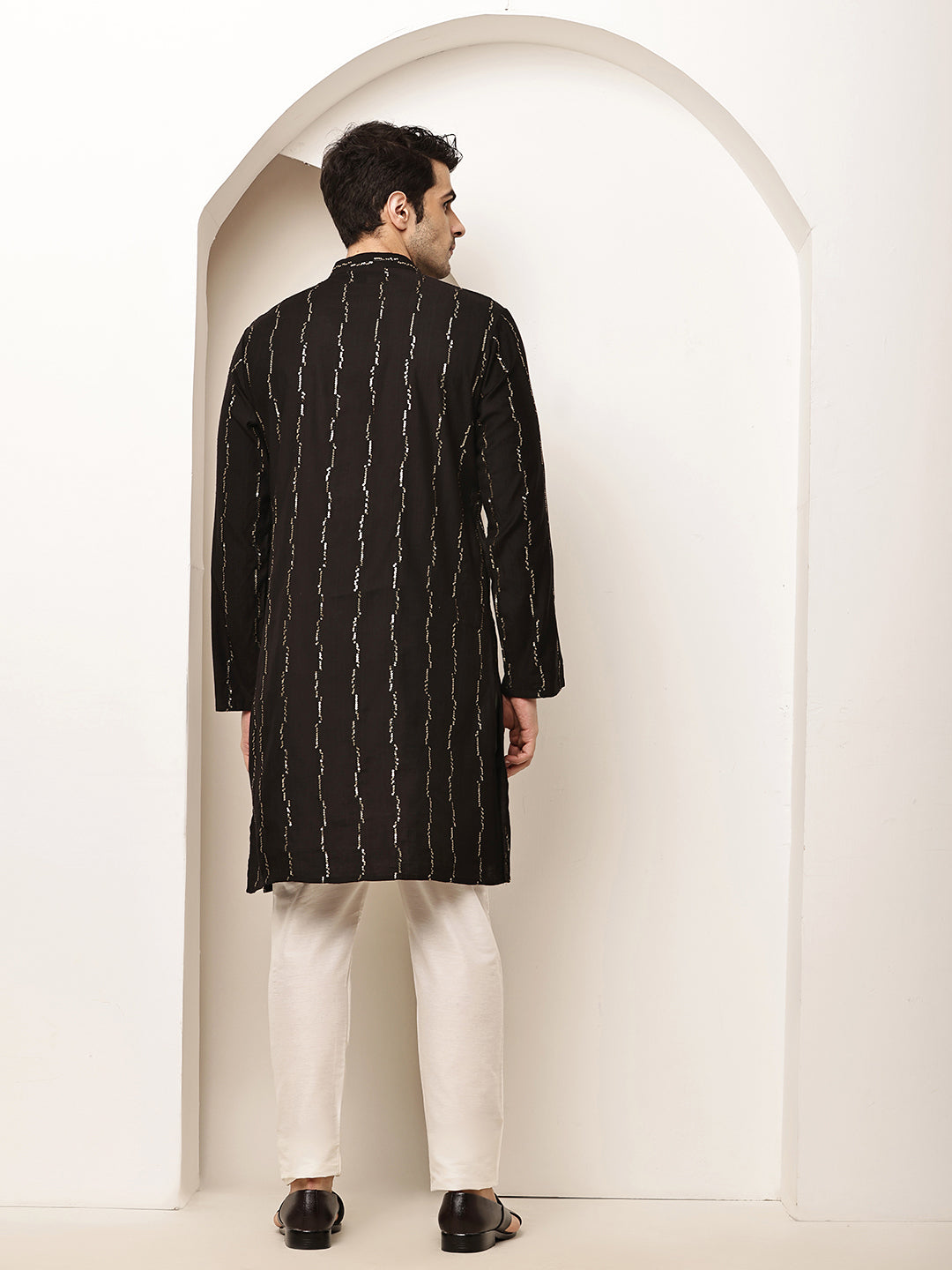 Men’s Onyx Black Textured Threadwork Kurta Pyjama Set | SHOBITAM