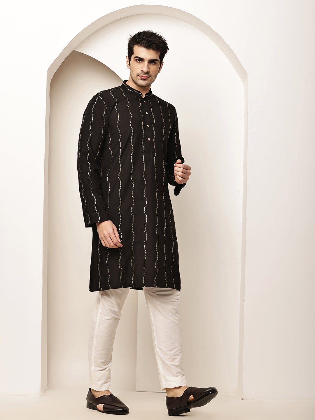 Viscose Men’s Onyx Black Textured Threadwork Kurta | SHOBITAM
