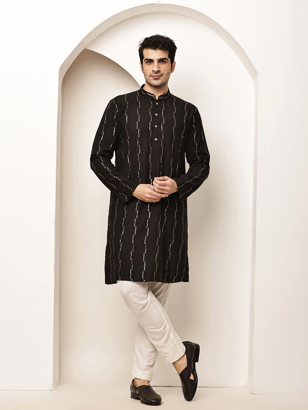 Viscose Men’s Onyx Black Textured Threadwork Kurta | SHOBITAM