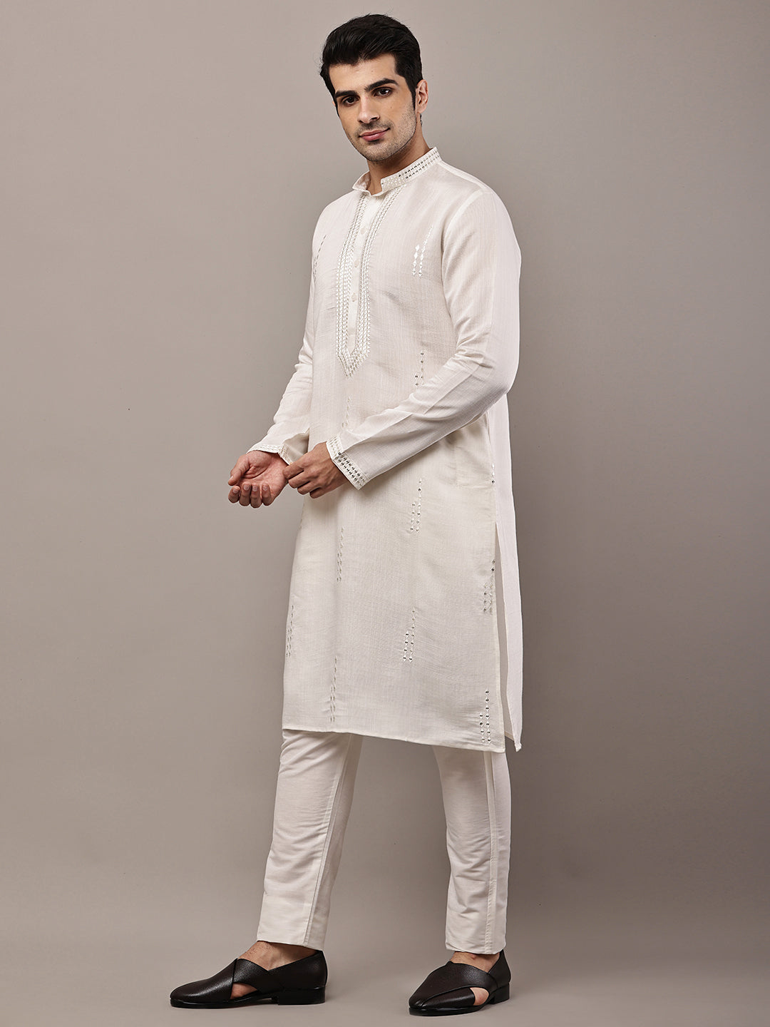 Men’s Ivory White Textured Threadwork Kurta Pyjama Set | SHOBITAM