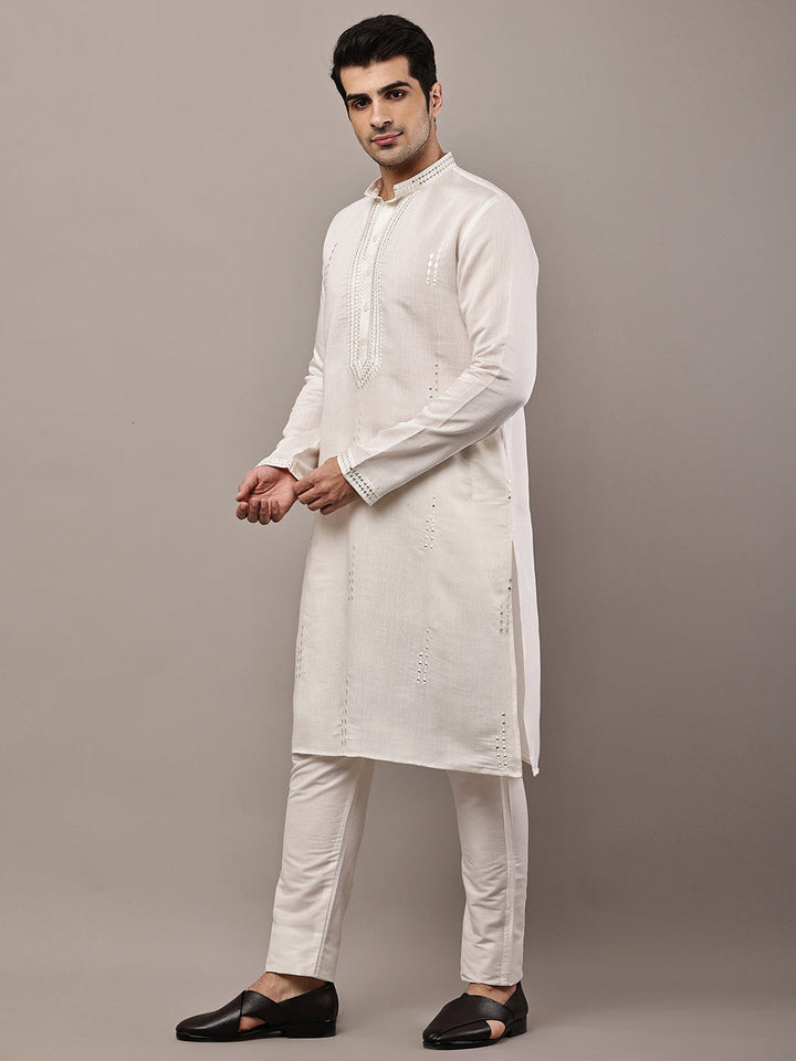 Men’s Ivory White Textured Threadwork Kurta Pyjama Set | SHOBITAM