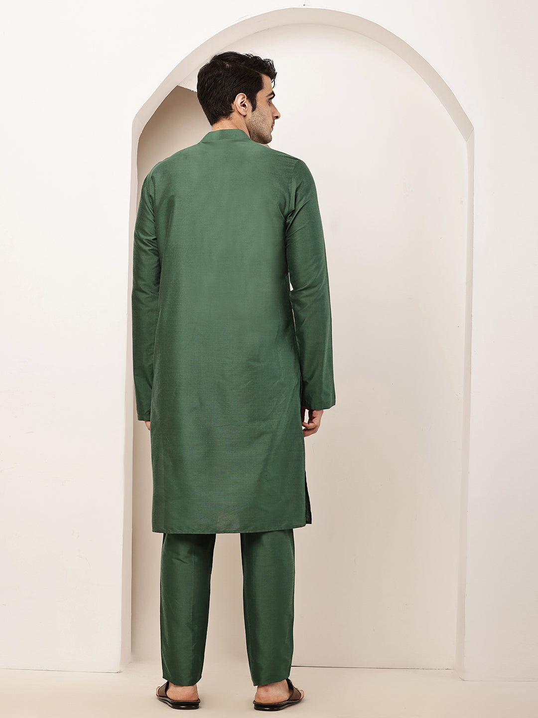 Men's Green Straight Viscose Silk Kurta Pyjama Set | SHOBITAM