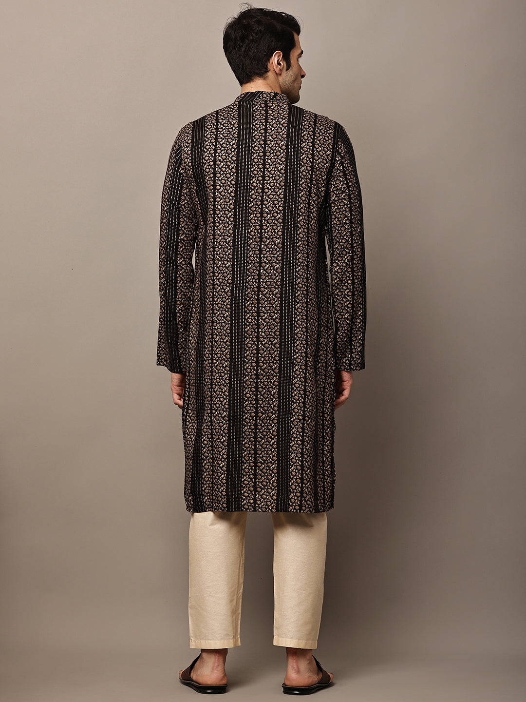 Men’s Black Textured Threadwork Kurta Pyjama Set | SHOBITAM