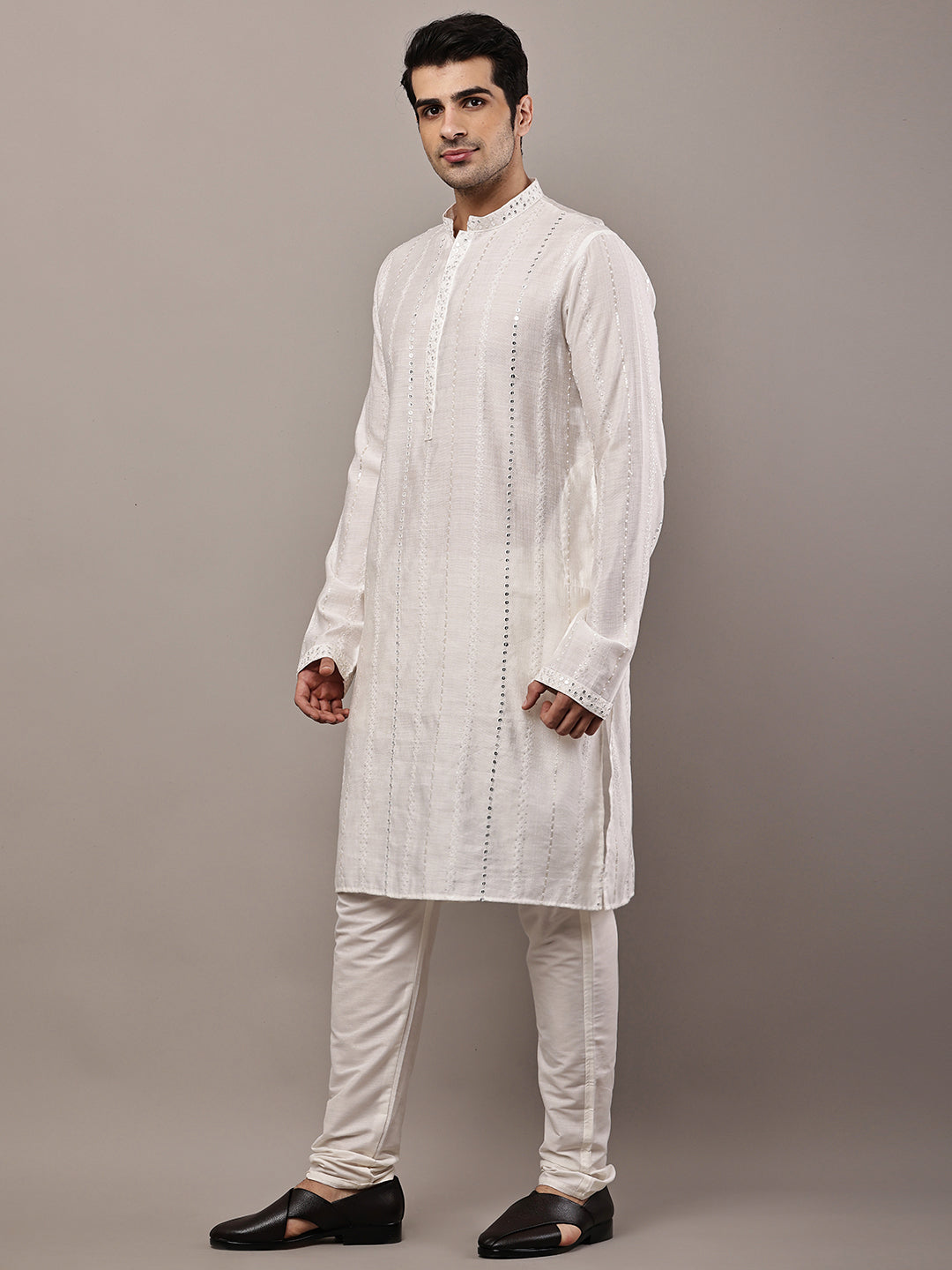 Men’s White Textured Embroidered Kurta Pyjama Set | SHOBITAM