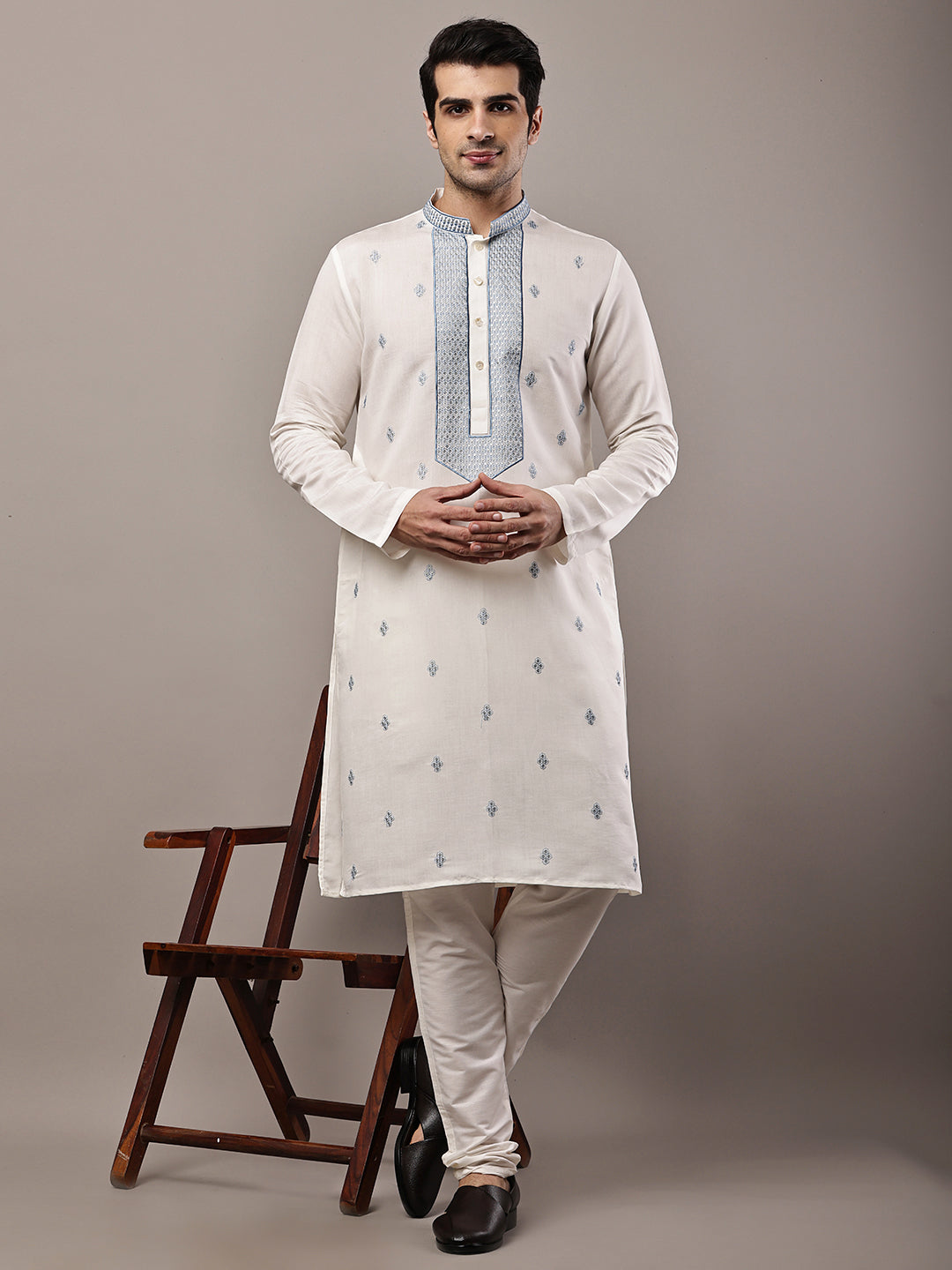 Men’s Off-White Embroidered Kurta Pyjama Set | SHOBITAM