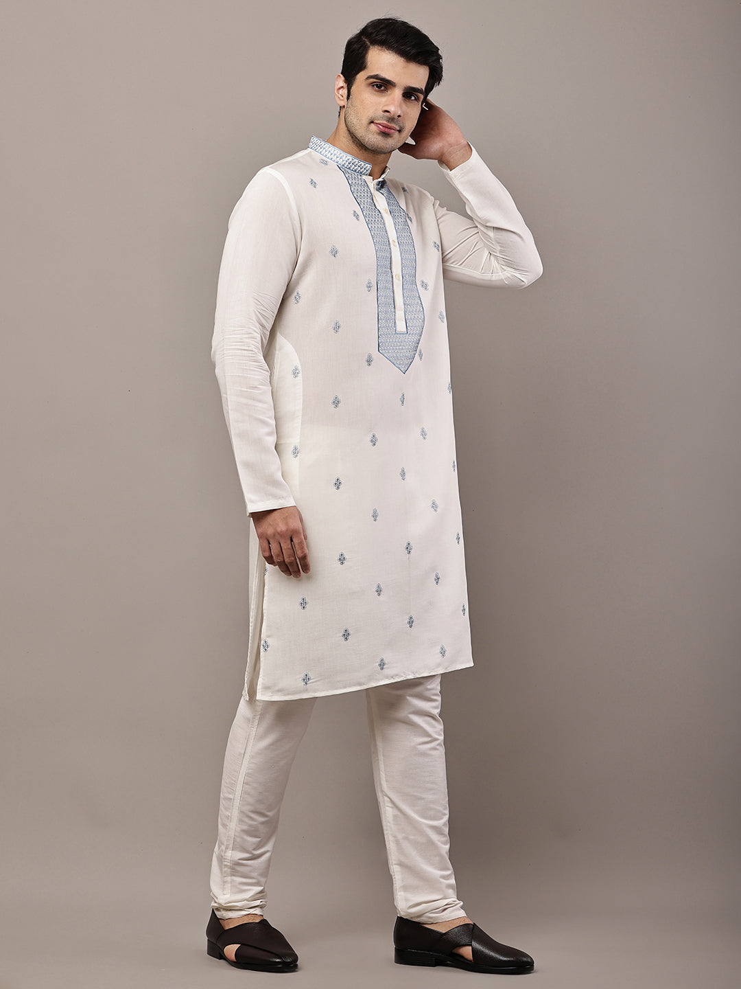 Men’s Off-White Embroidered Kurta Pyjama Set | SHOBITAM