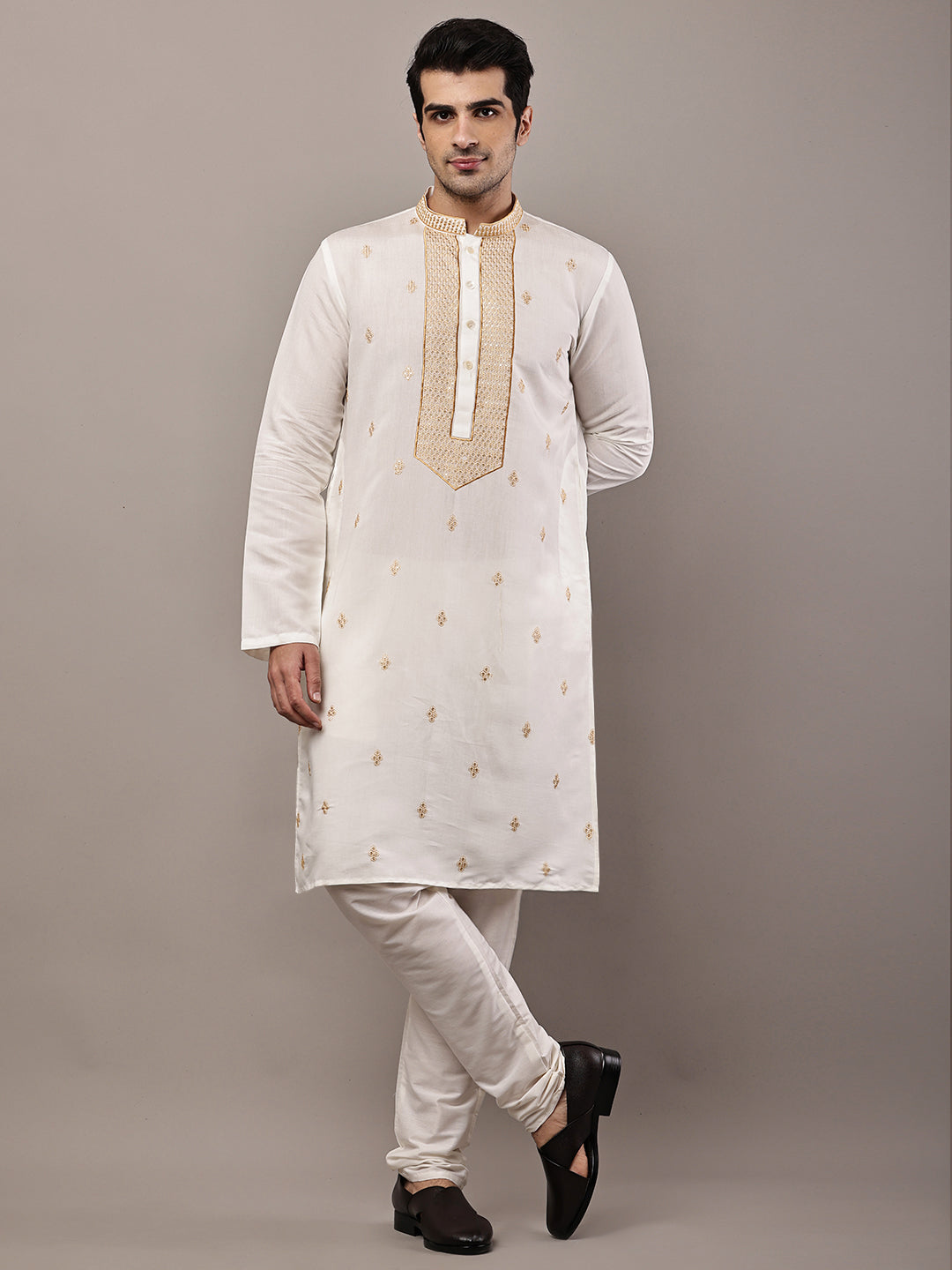 Men’s Off-White Embroidered Kurta Pyjama Set | SHOBITAM