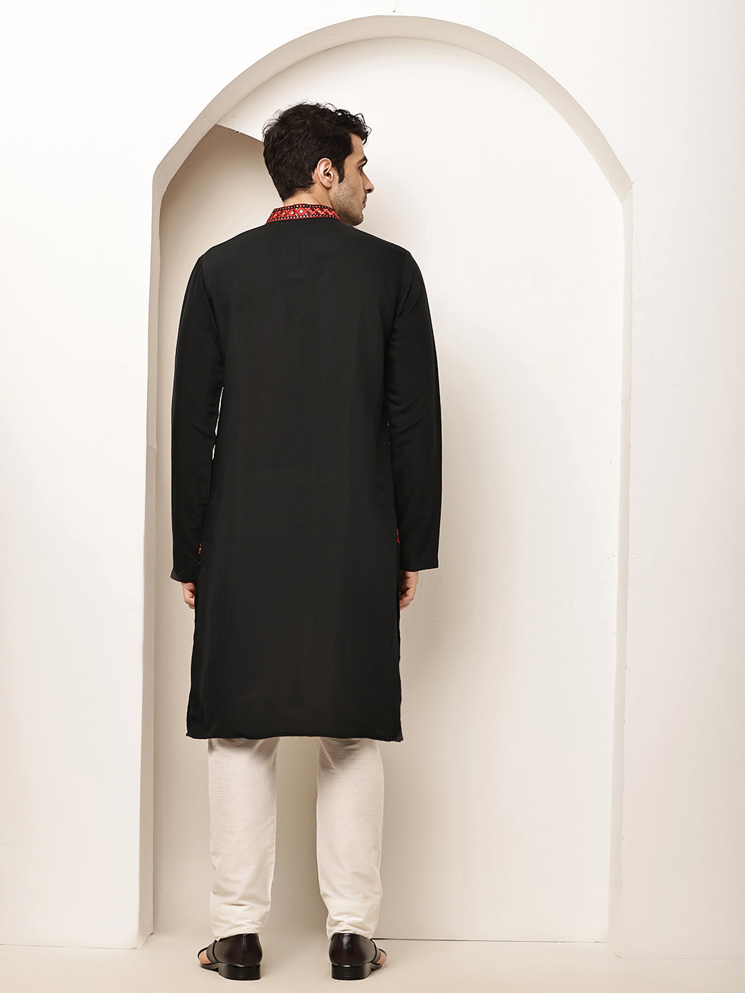Viscose Men’s Black Embroidered Kurta | SHOBITAM
