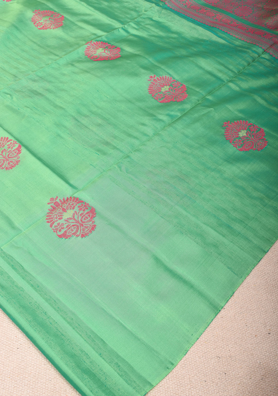 Green Kanjivaram Soft Silk Borderless Saree with Resham Buttas and Raw Silk Interweave| SILK MARK CERTIFIED