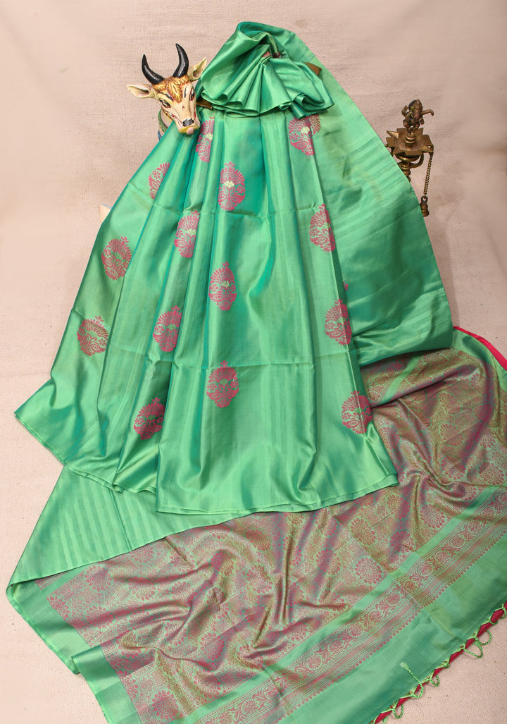 Green Kanjivaram Soft Silk Borderless Saree with Resham Buttas and Raw Silk Interweave| SILK MARK CERTIFIED