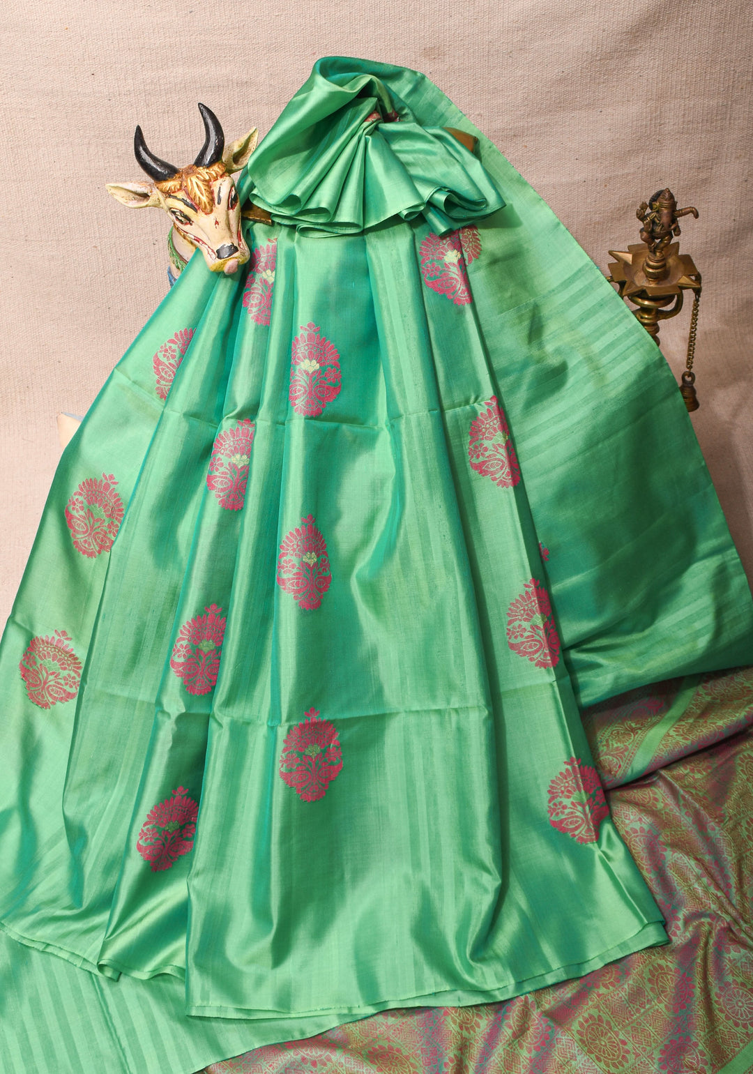 Green Kanjivaram Soft Silk Borderless Saree with Resham Buttas and Raw Silk Interweave| SILK MARK CERTIFIED