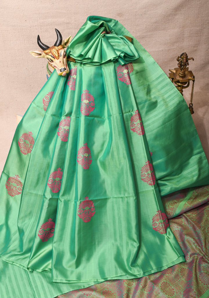 Green Kanjivaram Soft Silk Borderless Saree with Resham Buttas and Raw Silk Interweave| SILK MARK CERTIFIED