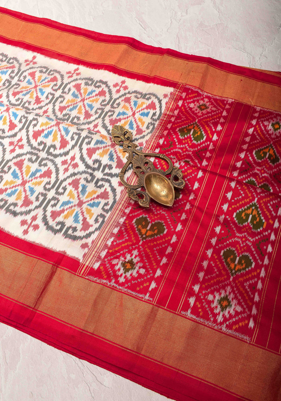 Athangudi White Pochampally Double Ikkat Silk Saree with Contrast Border  | SILK MARK CERTIFIED