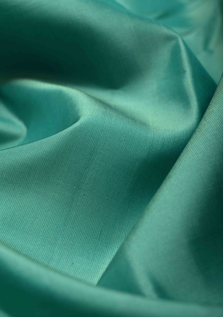 Caribbean green Kanjivaram Soft Silk Handloom Saree with Minimal Zari Border and Black Pallu | SILK MARK CERTIFIED