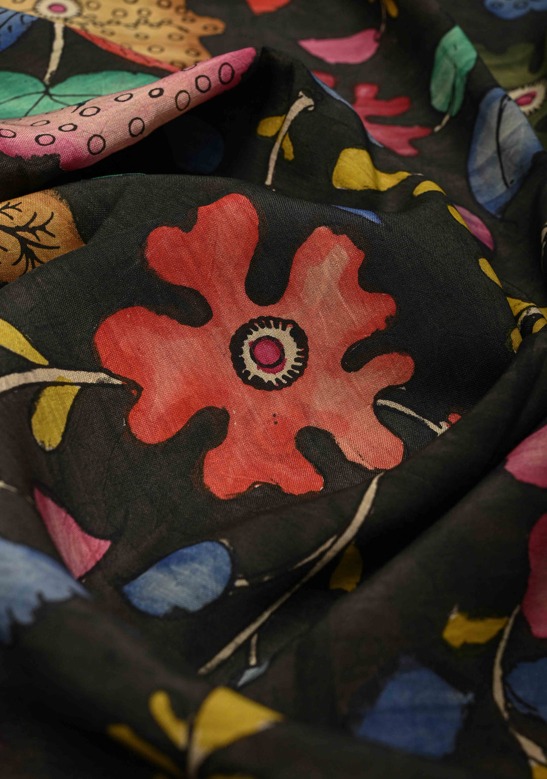 DUPATTA : Black Authentic Pen Kalamkari on Mangalagiri Silk Cotton Dupatta with Floral Blooms Design