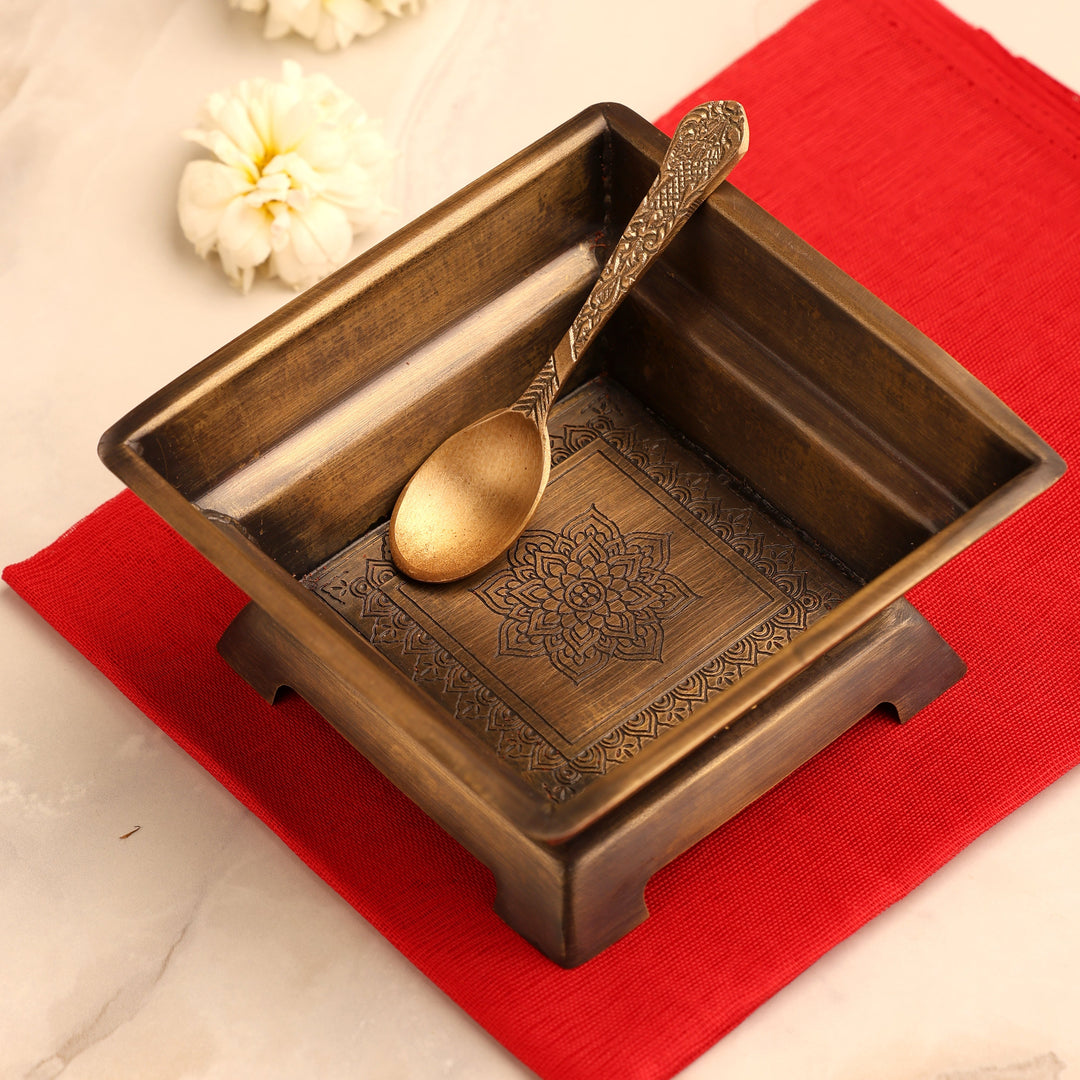 Handcrafted Brass Hawan kund with spoon for Daily Pooja Home Ritual (Large - 260 gms approx)