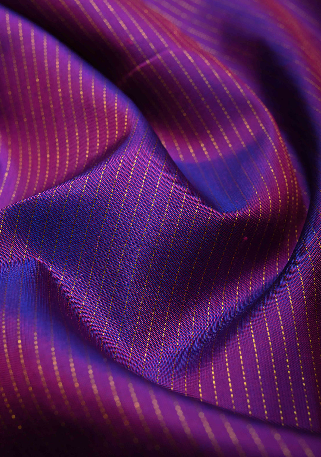 Vairaoosi Purple Dual tone Pure Kanjivaram Silk Handloom Saree Zari Stripes and Distinct Peacock Motofs on Border  | SILK MARK CERTIFIED