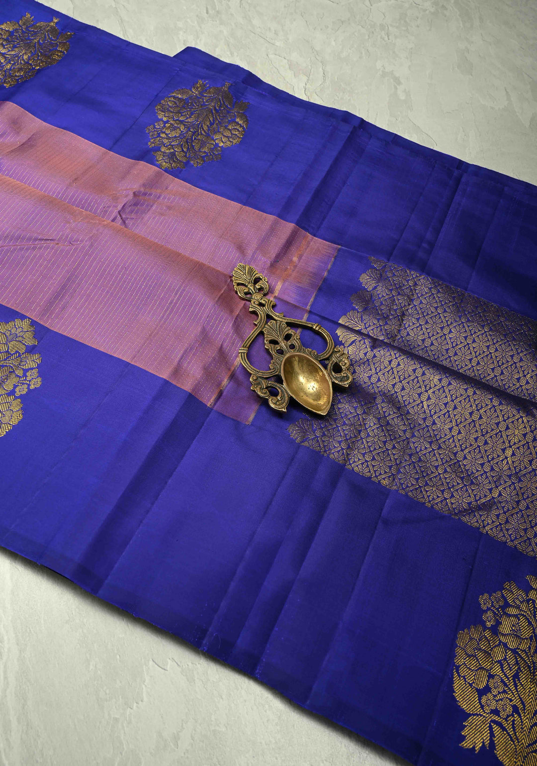 Lavender Dual tone Pure Kanjivaram Silk Handloom Saree with Vairaoosi Zari Stripes and Distinct Floral Motifs on Contrast Border  | SILK MARK CERTIFIED