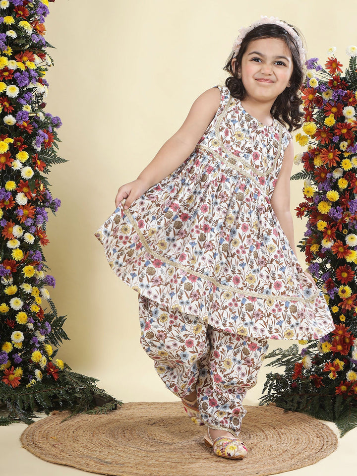 White Floral Bloom Cotton Kurta Salwar Set | Shobitam
