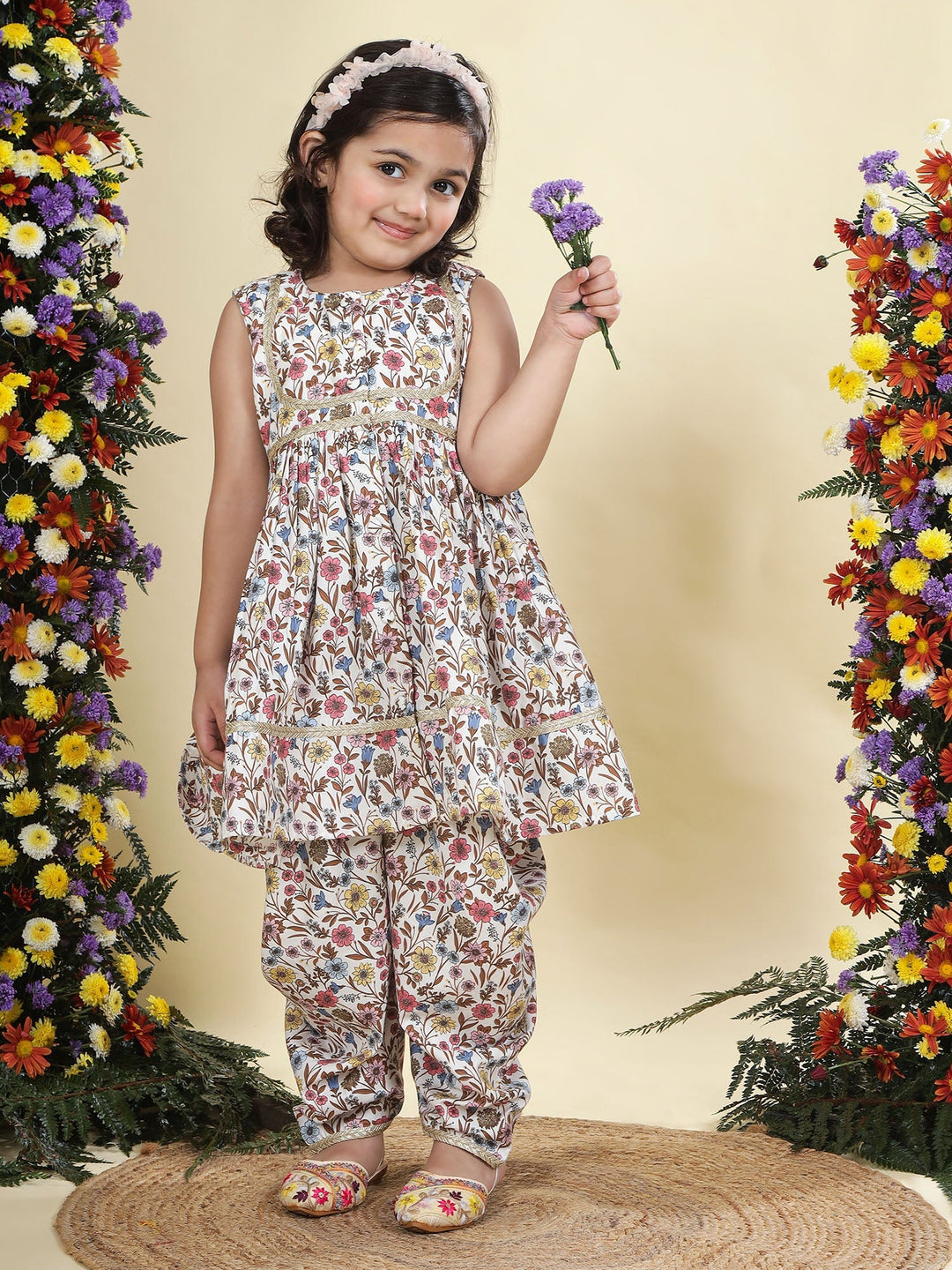 White Floral Bloom Cotton Kurta Salwar Set | Shobitam