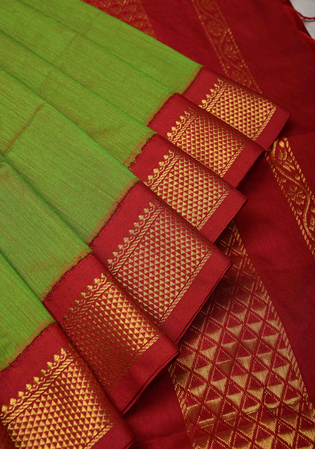 Parrot Green Dual tone Venkatagiri Cotton Silk Saree with Contrast Zari Border