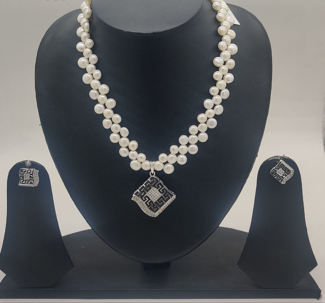 Emerald Radiance Pearl Necklace Set | Shobitam